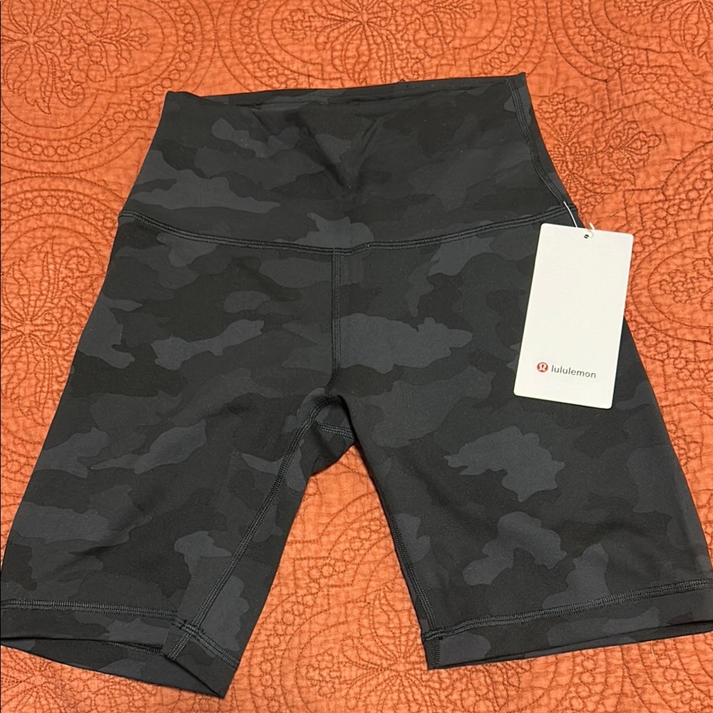 lululemon Black and Gray Wunder Train HR Short 8” Contour Fit